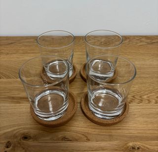 4 vasos con posavasos corcho Ikea