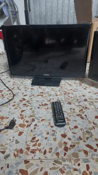 2 TVs 19 y 24 pulgadas