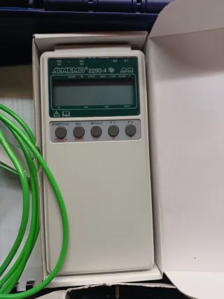 Maletín técnico con accesorios y CDs