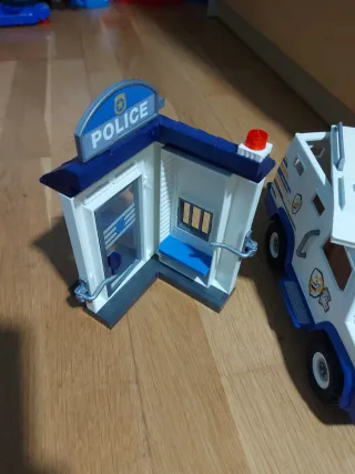 Playmobil Comisaría pequeña y Camión Policía