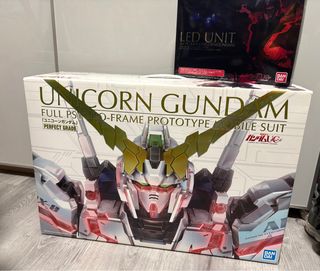Gundam Unicorn PG 1/60 con LED Bandai