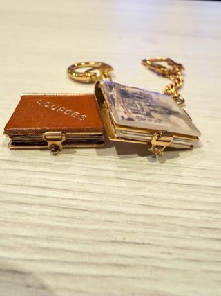 Antichi portachiavi con mini libri