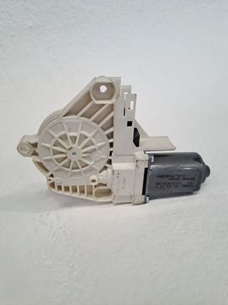 MOTOR ELEVALUNAS DELANTERO IZQUIERDO AUDI Q5 (8RB)