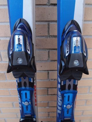 Esquís Atomic 168cm con fijaciones