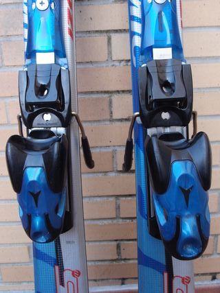 Esquís Atomic 168cm con fijaciones