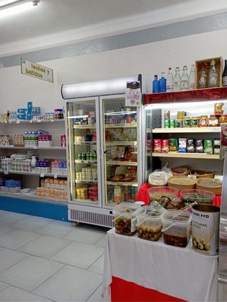 Se traspasa supermercado con todo el equipamiento