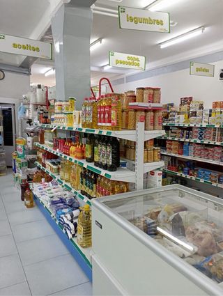 Se traspasa supermercado con todo el equipamiento
