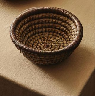 Cesta trenzada redonda Zara Home