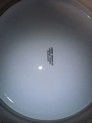 Antichi piatti con design coniglio