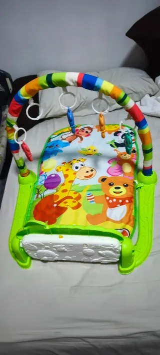 Palestra per bambini con arco di giochi