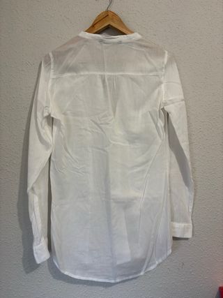 Camisa blanca manga larga abotonada