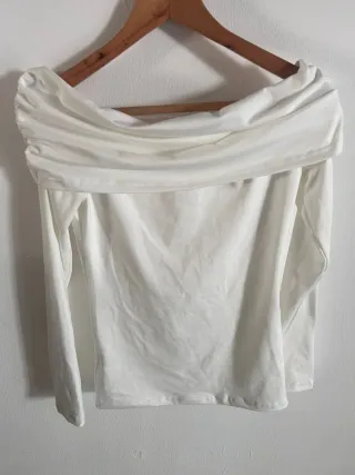 Blusa blanca hombros descubiertos talla S