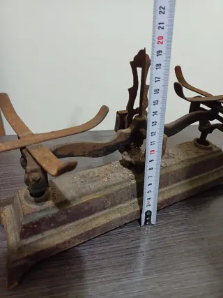 Balanza antigua con pesas