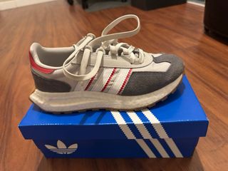 Adidas Retropy E5 Gris y Blancas