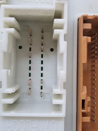 CAJA RELES / FUSIBLES FORD C-MAX (3)