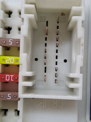 CAJA RELES / FUSIBLES FORD C-MAX (3)