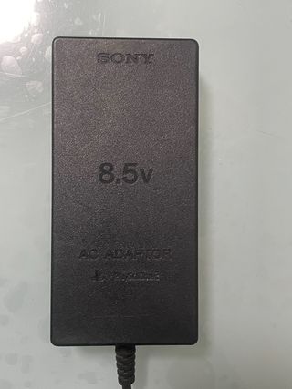 Lotto PS2: Alimentatore, Memory Card, Cavi.