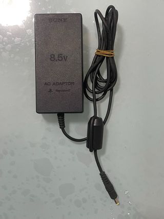 Lotto PS2: Alimentatore, Memory Card, Cavi.