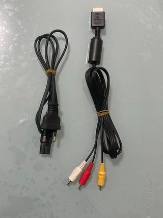 Lotto PS2: Alimentatore, Memory Card, Cavi.