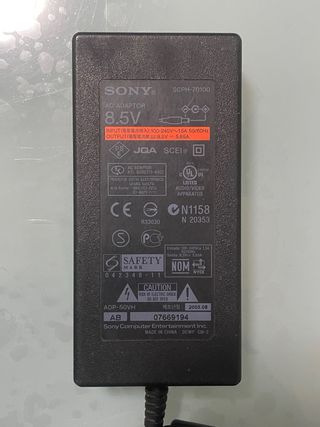 Lotto PS2: Alimentatore, Memory Card, Cavi.