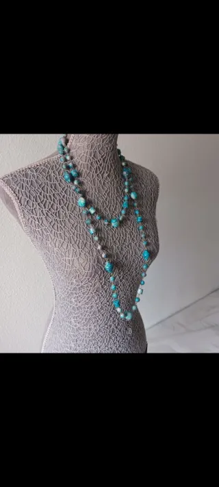 Collar largo de cuentas turquesa