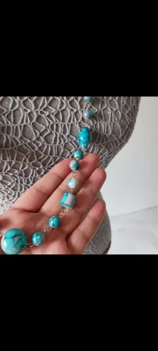 Collar largo de cuentas turquesa