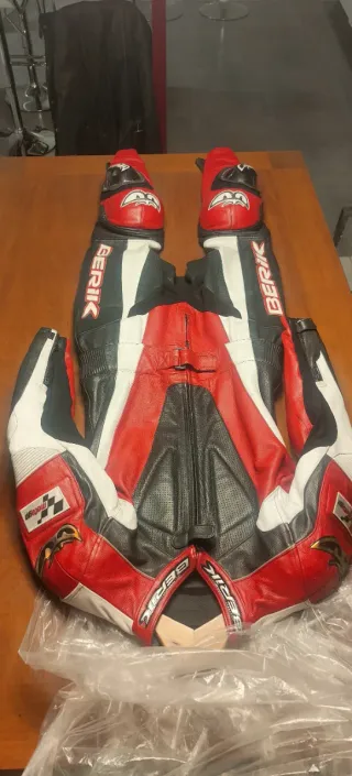 Mono de moto cuero Berik 2 piezas Talla 38 S Nuevo