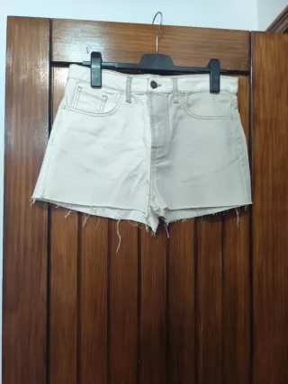 Vaqueros cortos beige