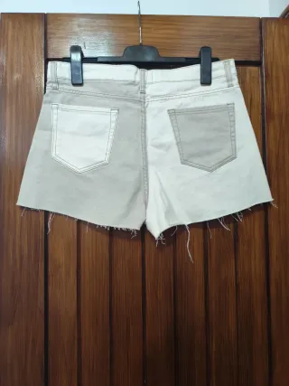 Vaqueros cortos beige