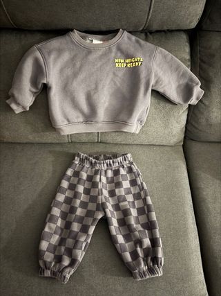 Chándal niño gris y multicolor