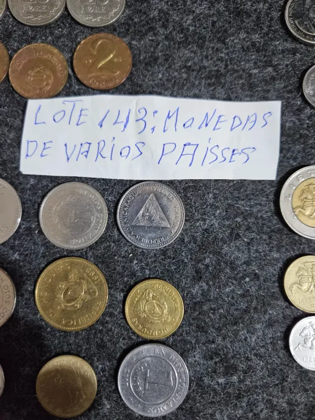 Lote 143 varios países de Monedas Extranjeras
