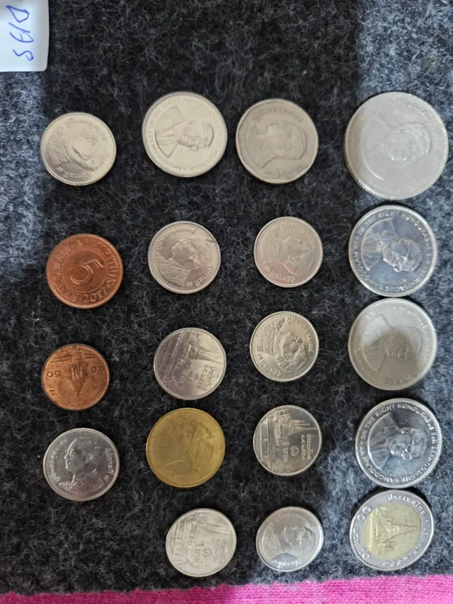 Lote 143 varios países de Monedas Extranjeras
