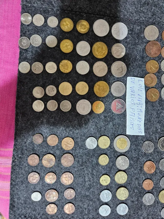 Lote 143 varios países de Monedas Extranjeras