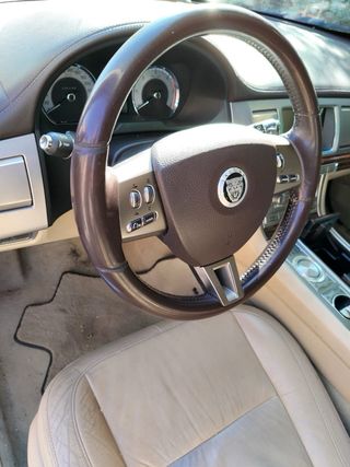 Jaguar XF 2010