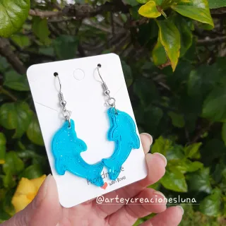 Pendientes delfines de Resina Hechos a Mano