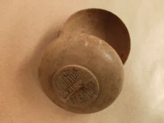 caja redonda de madera