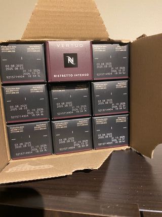 Macchina Caffè Nera Nespresso Vertuo.