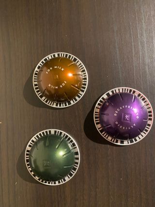 Macchina Caffè Nera Nespresso Vertuo.