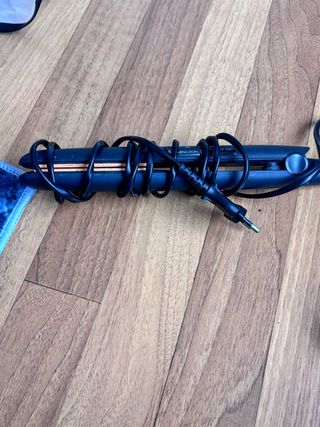 Plancha de pelo Remington negra y dorada