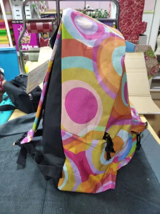 Mochila con estampado de círculos