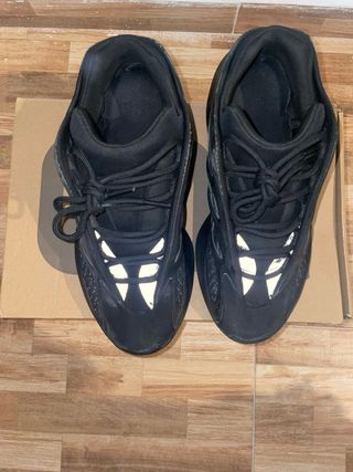 Adidas Yeezy Boost 700 Negro