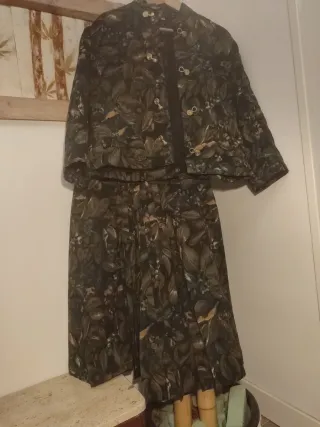 Traje vintage de pantalón ancho modo falda y chaqu