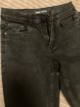 Pantalón negro skinny