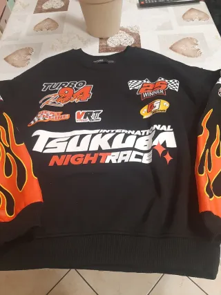Felpa nera con fiamme e scritte racing