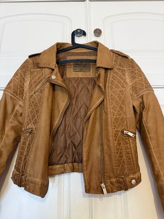 Cazadora biker corta de cuero marrón – Bershka