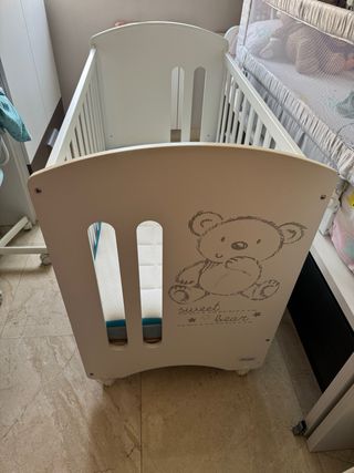 Cuna bebé Micuna blanca con osito