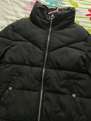 Abrigo acolchado negro Bershka