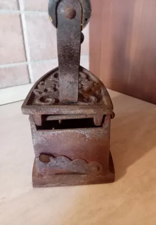 Ferro da stiro antico