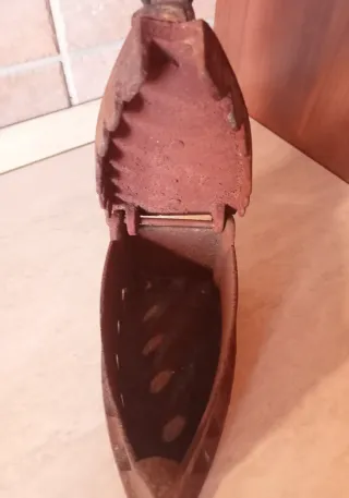 Ferro da stiro antico