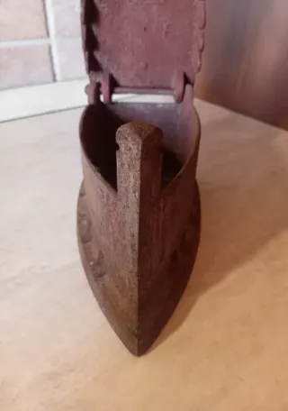Ferro da stiro antico